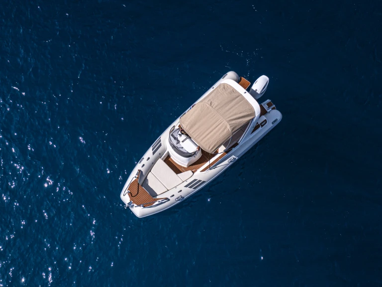 Ein Aquamax B 23 F mieten in Hvar