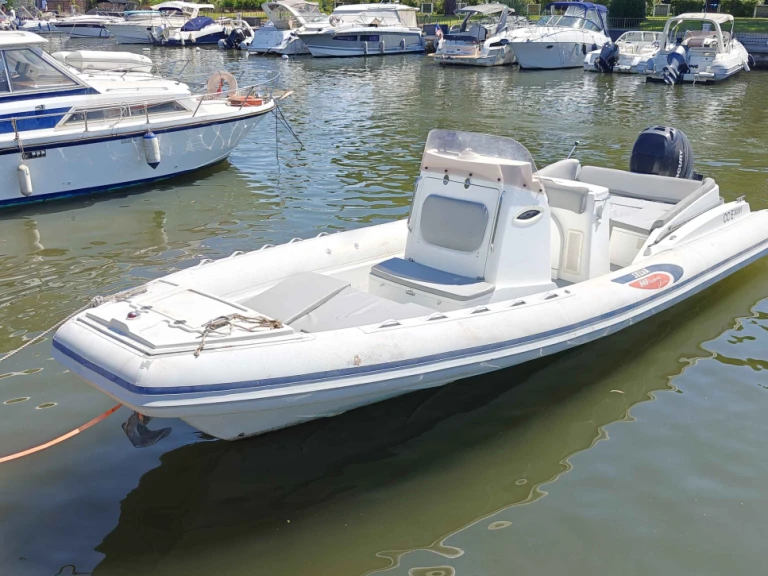 Schlauchboot mieten in Port de Cannes Marina zum besten Preis
