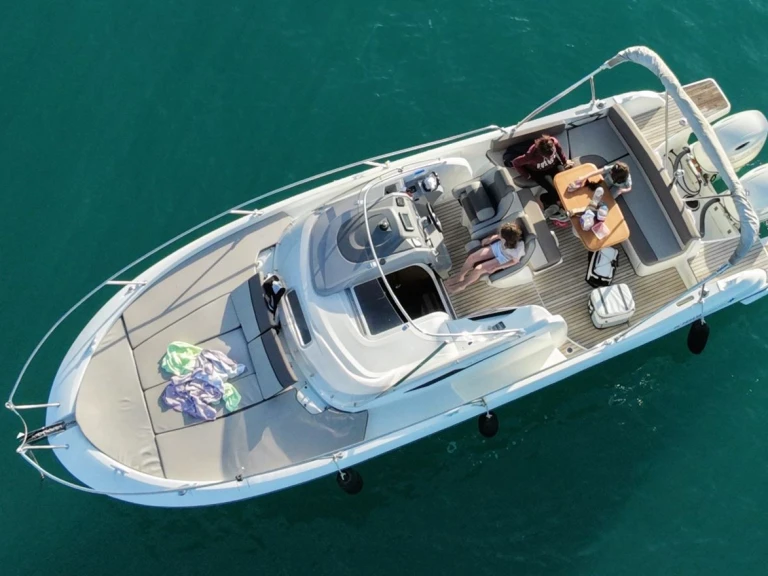Motorboot mit oder ohne Skipper Jeanneau mieten in Saint-Quay-Portrieux