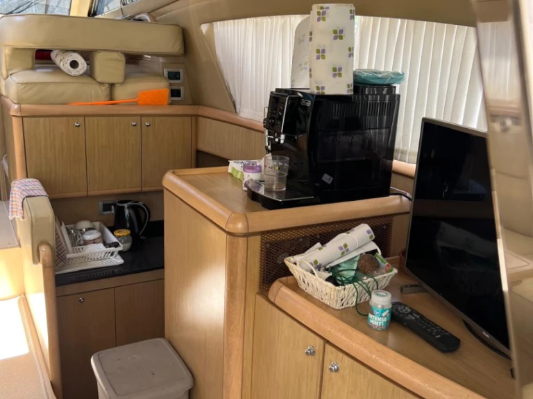 Vermietung Motorboot Ferretti mit Führerschein