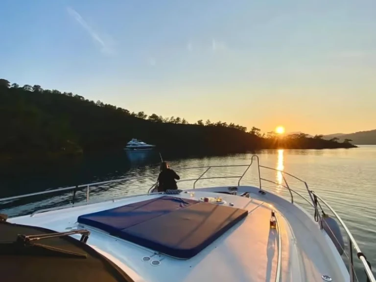 Motorboot mit oder ohne Skipper Custom Made mieten in Göcek