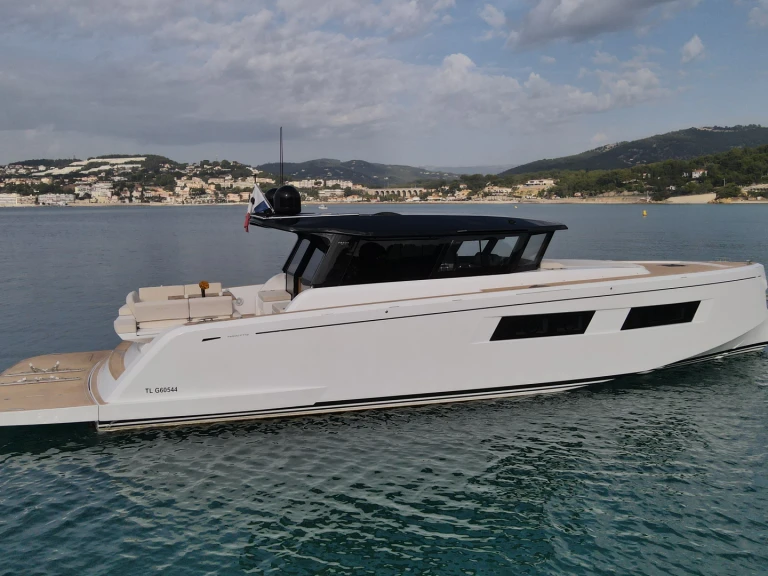 Ein Pardo Yachts GT 52 mieten in Baie de Bandol