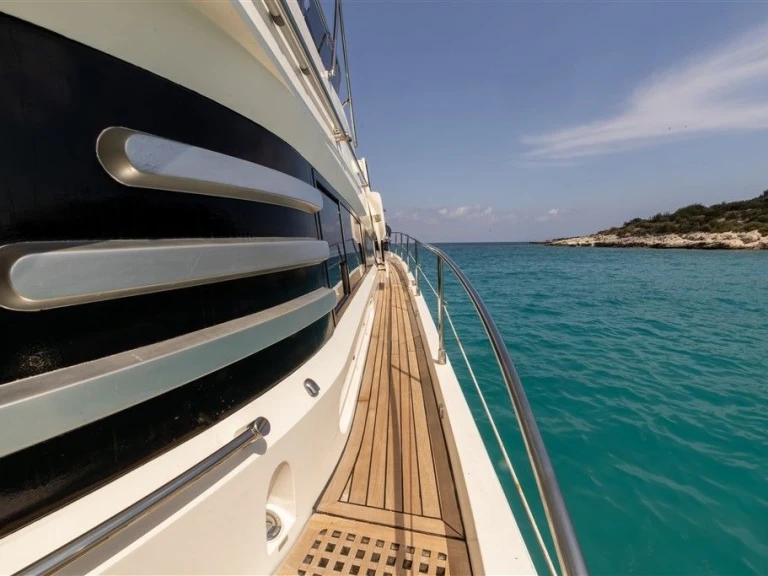 Motorboot mit oder ohne Skipper Custom Made mieten in Göcek