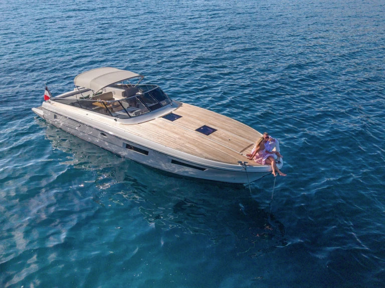Ein Itama Itama 45 mieten in Saint-Tropez