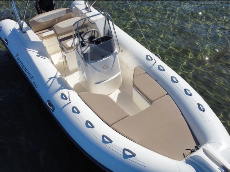 Vermietung Schlauchboot Capelli mit Führerschein