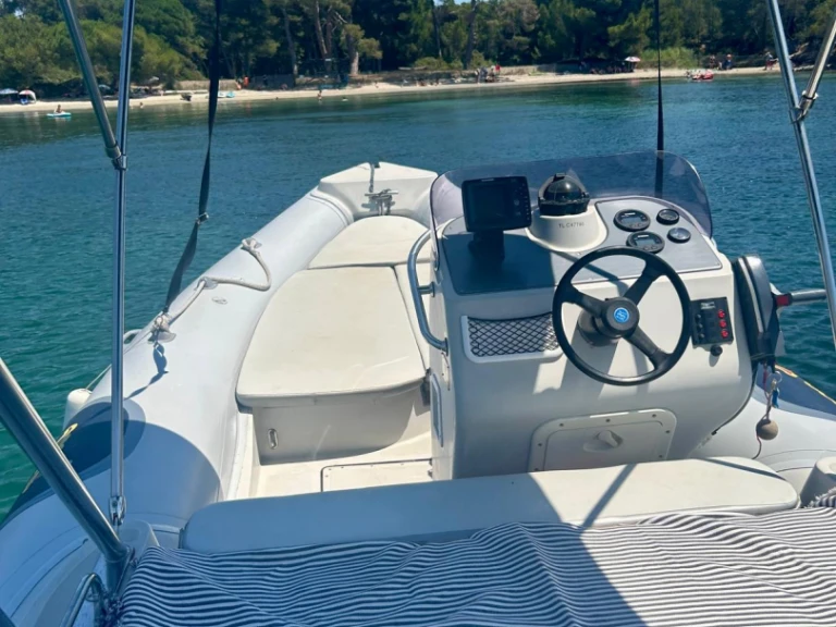 Schlauchboot mieten in Hyères zum besten Preis