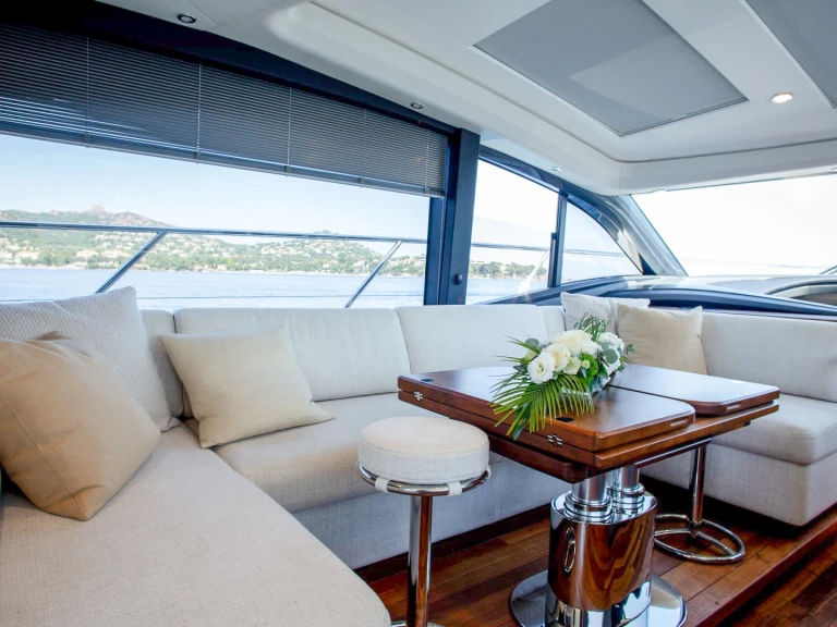 Vermietung Motorboot Princess mit Führerschein