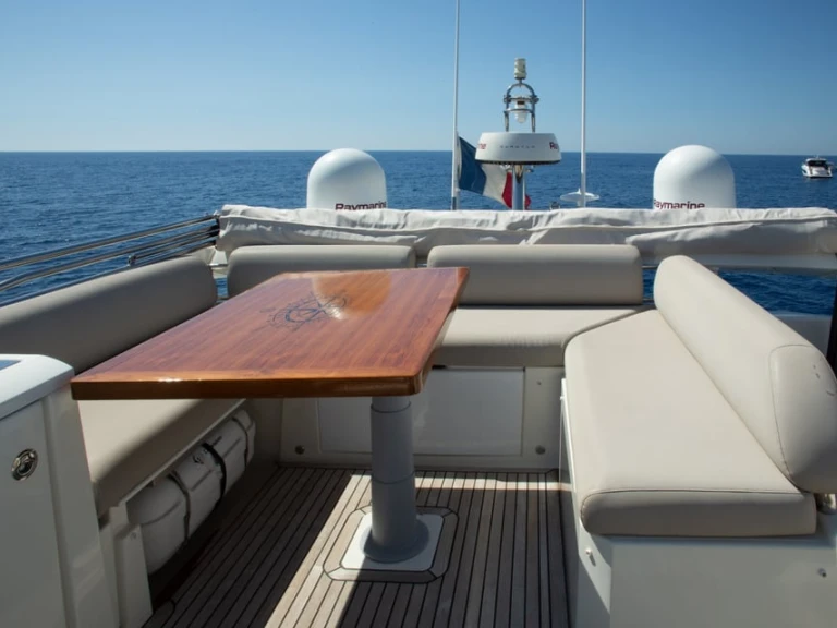 Prestige Yachts 630s mieten Saint-Raphaël