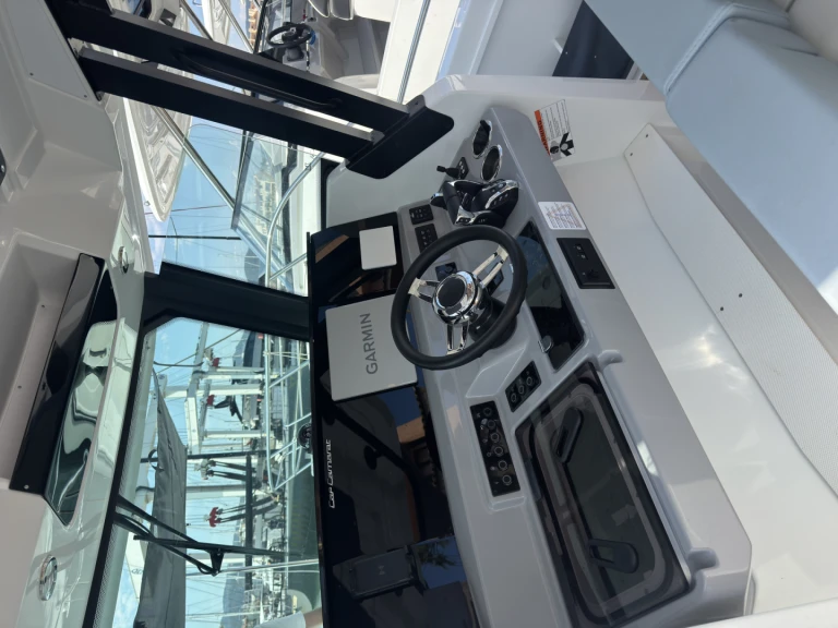 Motorboot mit oder ohne Skipper Jeanneau mieten in Cogolin