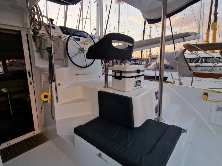 Boot mieten Álimos günstig Lagoon 40