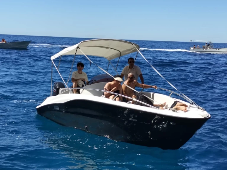 Ein Clear Marine Aries Open mieten in Sorrent