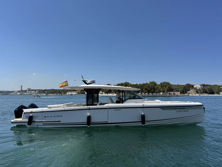 Ein Saxdor SAXDOR 400 GTS mieten in Mahon Port