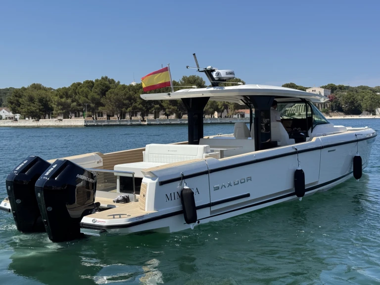 Ein Saxdor SAXDOR 400 GTS mieten in Mahon Port