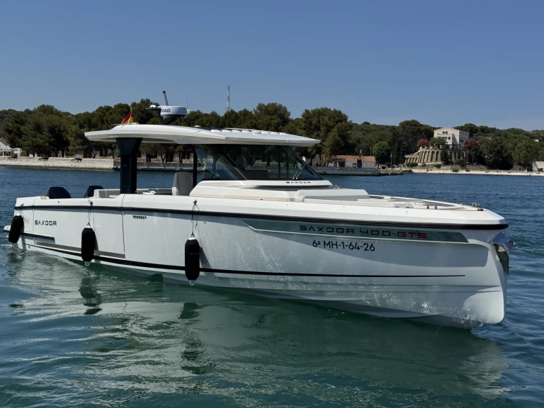 Boot mieten Mahon Port günstig SAXDOR 400 GTS