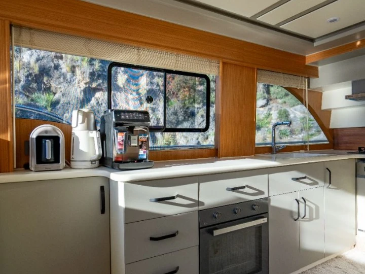Vermietung Motorboot Custom Made mit Führerschein