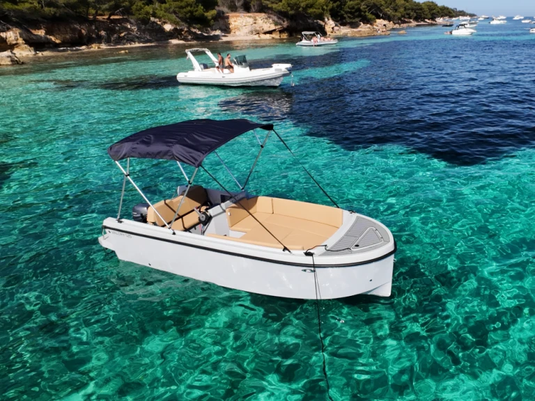 YachtCharter in Mandelieu-la-Napoule - Poseidon BlueWater 170 auf SamBoat