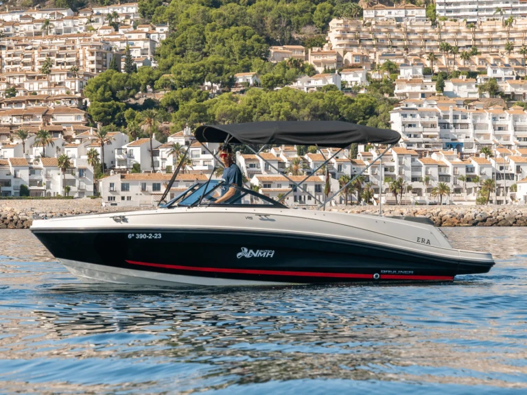 Ein Bayliner VR5 mieten in La Herradura