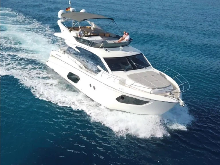 Ein Absolute Yachts Absolute 52 Fly mieten in Ibiza Town