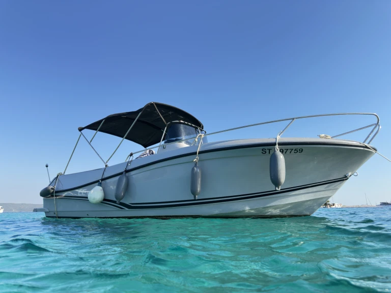 Motorboot mit oder ohne Skipper Jeanneau mieten in Split