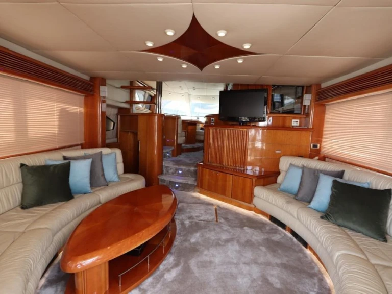 Vermietung Motorboot Custom Made mit Führerschein