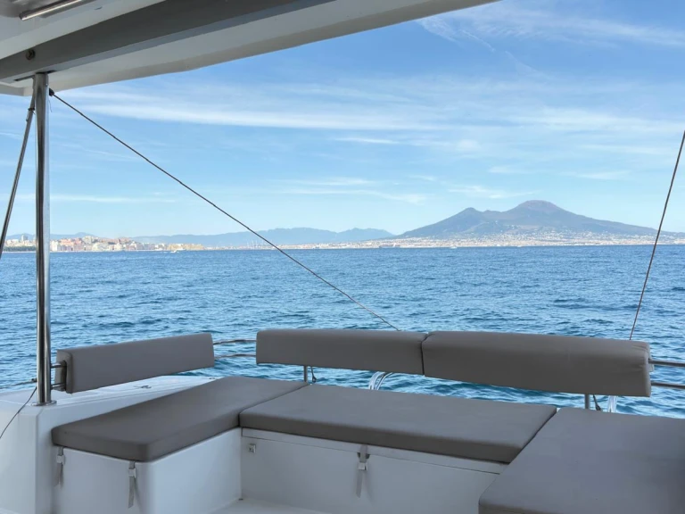 Katamaran mit oder ohne Skipper Bali mieten in Rada di Napoli