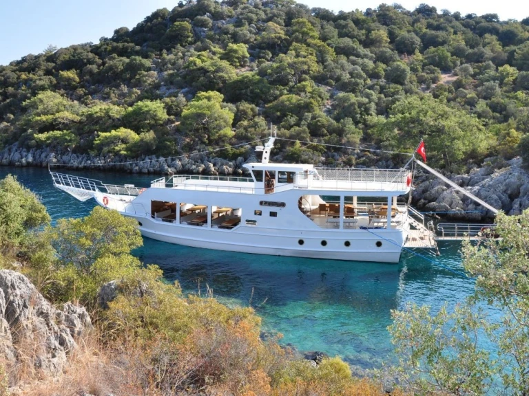 Motorboot mit oder ohne Skipper Custom Made mieten in Göcek