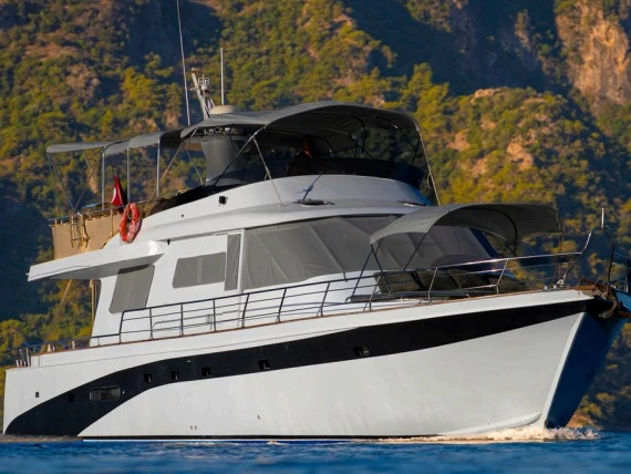 Motorboot mit oder ohne Skipper Custom Made mieten in Göcek
