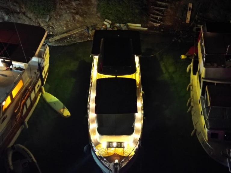Motorboot mit oder ohne Skipper Custom Made mieten in Göcek