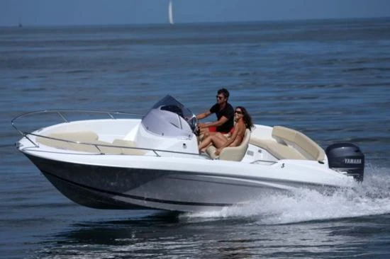 Ein Jeanneau CAP CAMARAT 6,5 CC Style mieten in Port de Hyères (St Pierre)