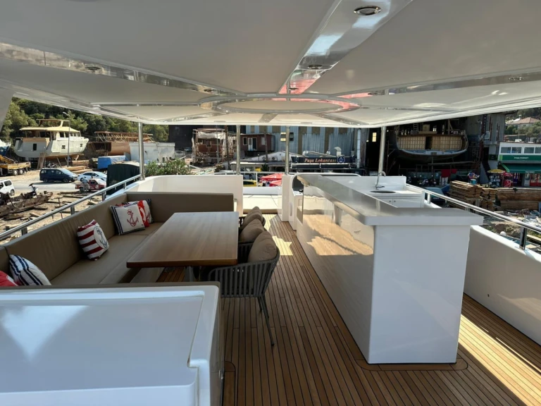 Vermietung Motorboot Custom Made mit Führerschein