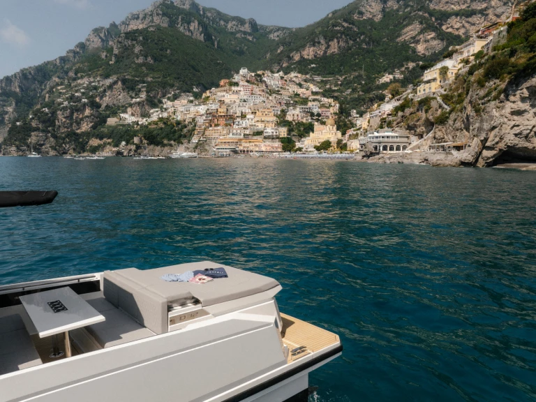 Motorboot mieten in Neapel zum besten Preis