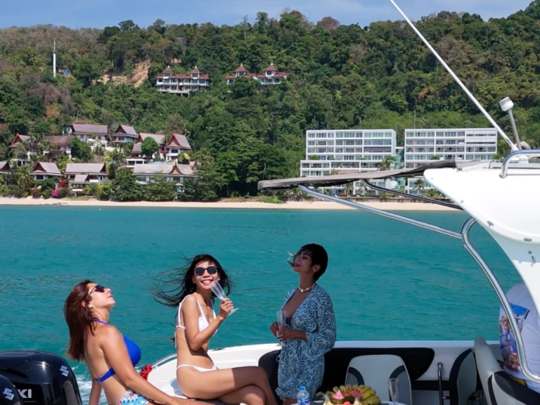 Ein Atomix Boats Atomix 705 HT mieten in Ao Chalong