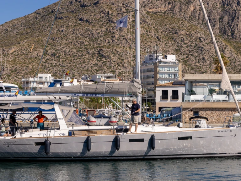 YachtCharter in Port de Pollença - Bénéteau Oceanis 45 auf SamBoat