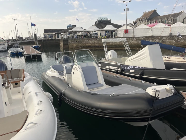 YachtCharter in La Trinité-sur-Mer - Zodiac Medline 6.8 auf SamBoat
