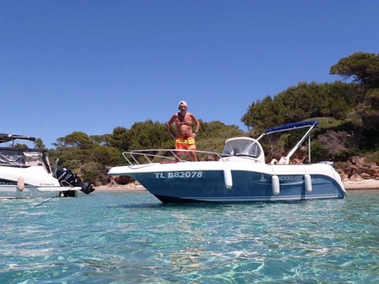 Motorboot mit oder ohne Skipper Quicksilver mieten in Les Salins d'Hyères