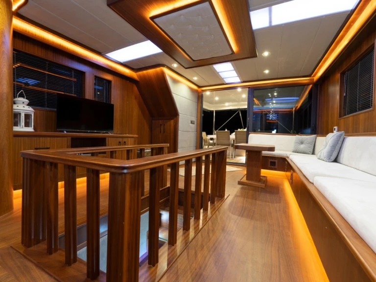 Vermietung Motorboot Custom Made mit Führerschein