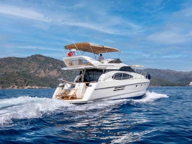 Motorboot mit oder ohne Skipper Custom Made mieten in Göcek