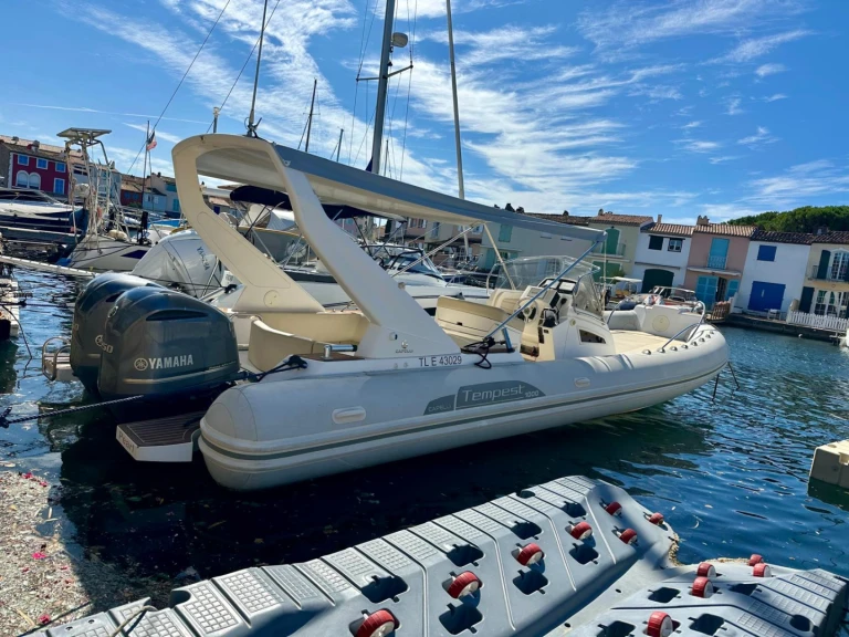 Vermietung Schlauchboot Capelli mit Führerschein