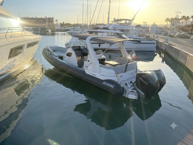 YachtCharter in Port Cogolin - Zodiac Medline 9 auf SamBoat