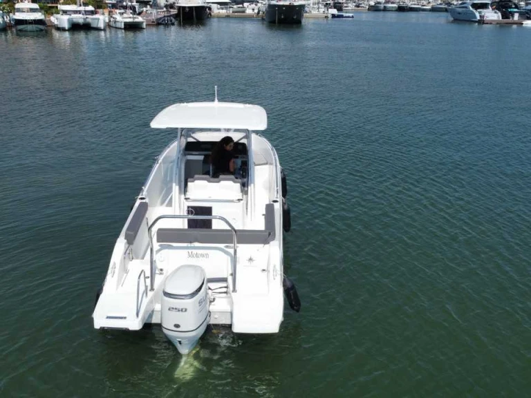 YachtCharter in Port Cogolin - Jeanneau Cap Camarat 7.5 CC auf SamBoat