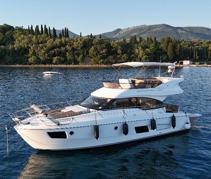 Ein Bavaria Virtess 420 mieten in Tivat