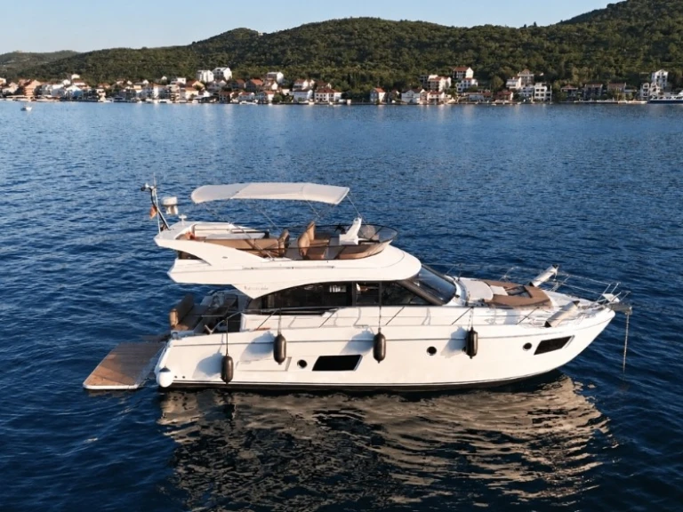 Motorboot mit oder ohne Skipper Bavaria mieten in Tivat