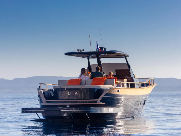 Motorboot mit oder ohne Skipper NAUTICA ESPOSITO STANISLAO mieten in Hyères