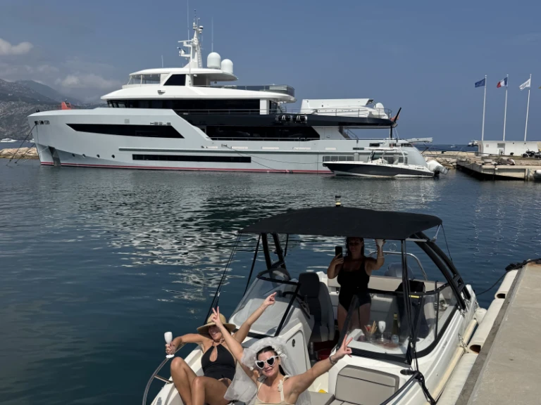 Motorboot mit oder ohne Skipper Jeanneau mieten in Nizza