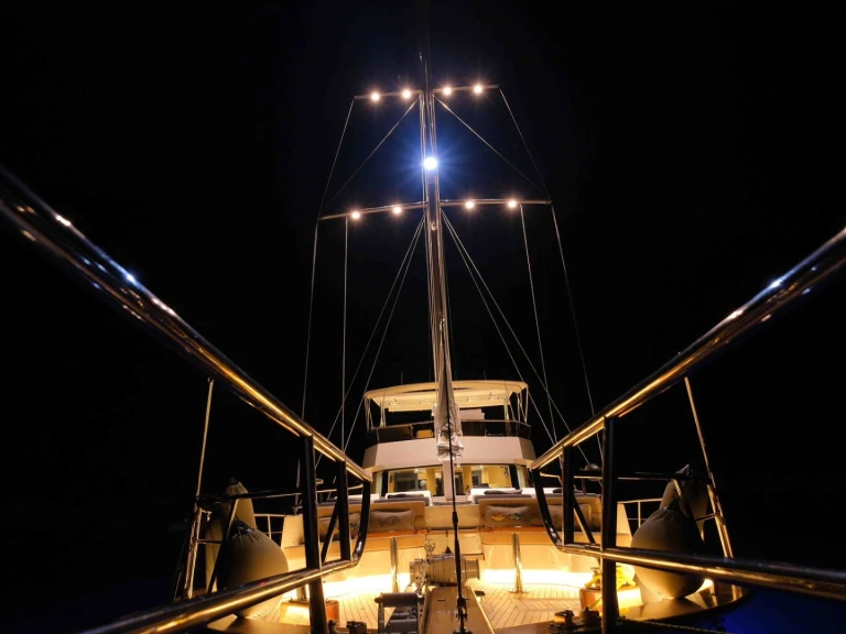 Vermietung Yacht Custom Made mit Führerschein