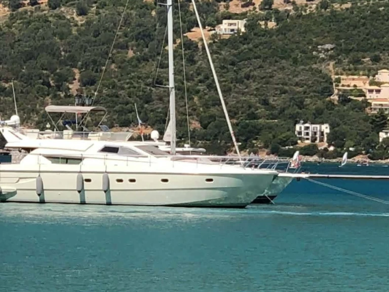 Vermietung Yacht Ferretti mit Führerschein