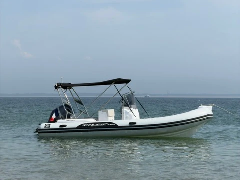 Vermietung Schlauchboot Capelli mit Führerschein