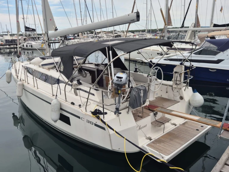 YachtCharter in Punat - Bavaria Bavaria C38 auf SamBoat