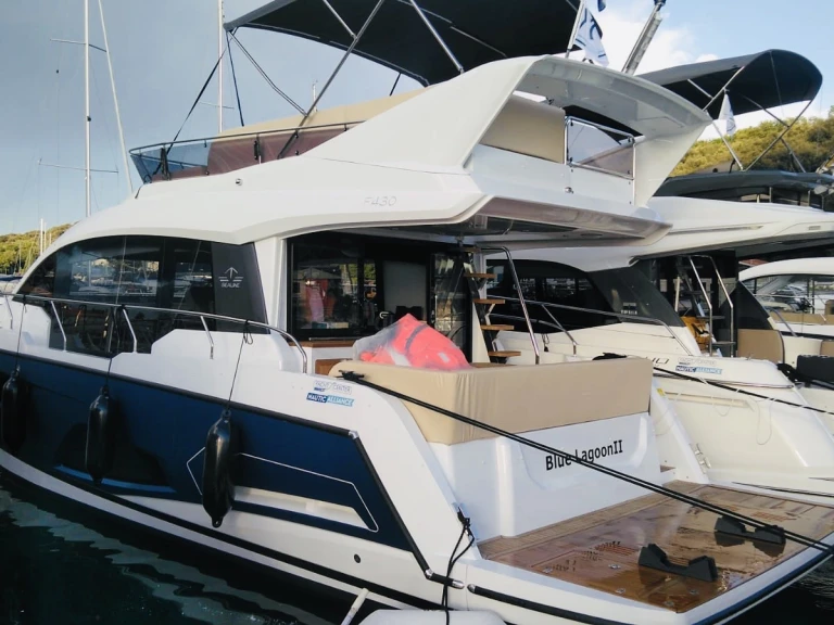Yacht mit oder ohne Skipper Sealine mieten in Pula