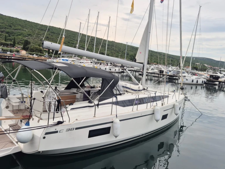 Vermietung Segelboot Bavaria mit Führerschein